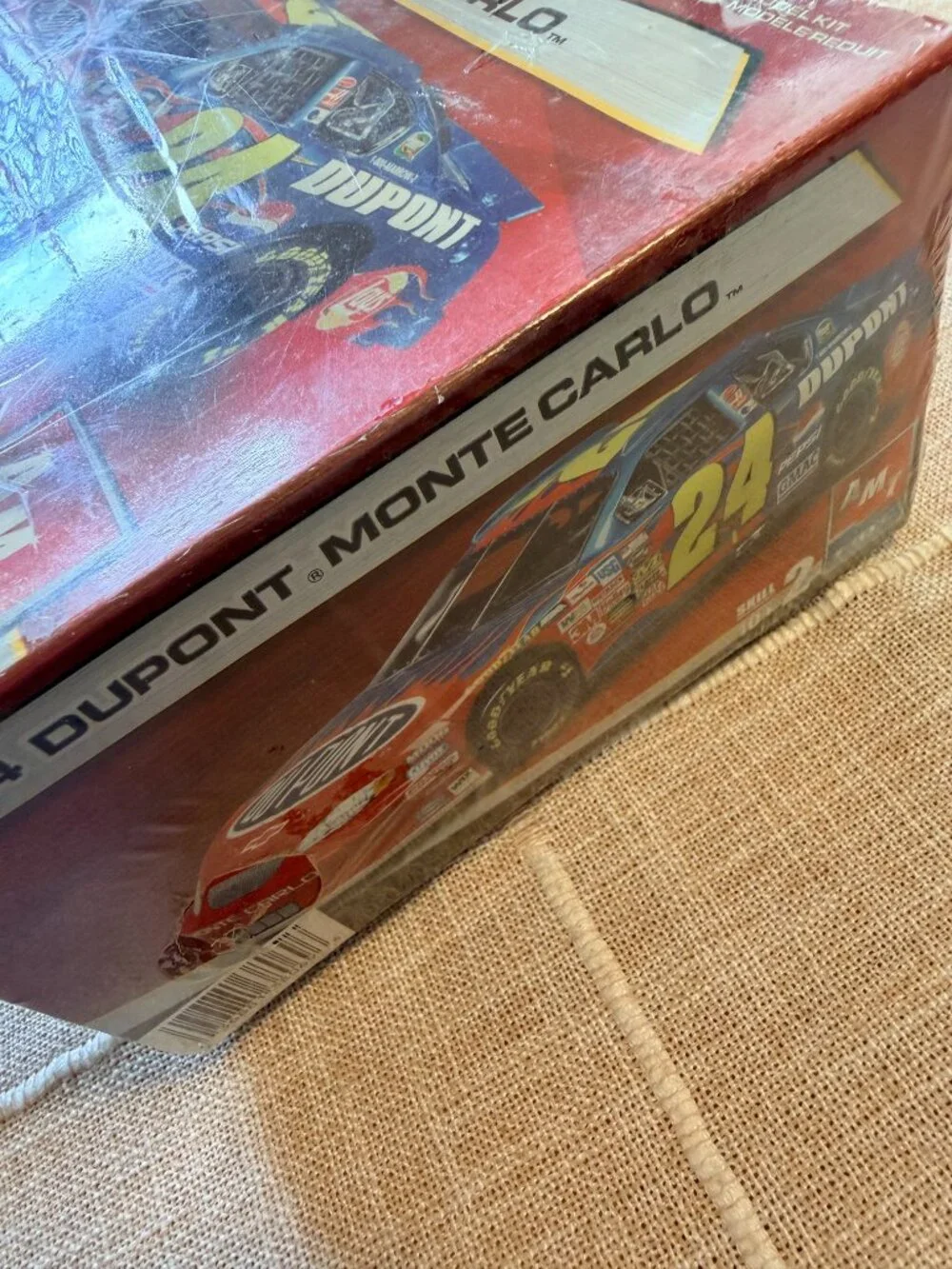 Jeff Gordon Nascar Dupont 2005 Monte Carlo Model AMT-ERTL #24 Model kit #38294
